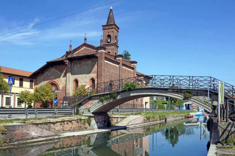 Navegando perto da igreja de San Cristoforo